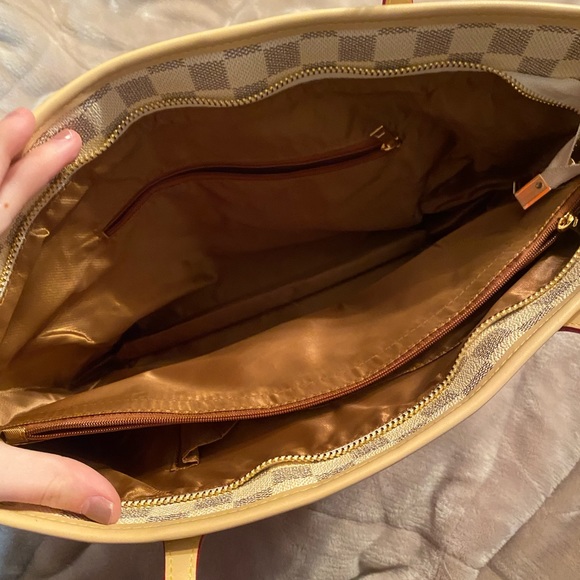 Purse - Picture 5 of 6